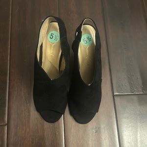 Size 5 1/2 suede black heels with peekaboo toe